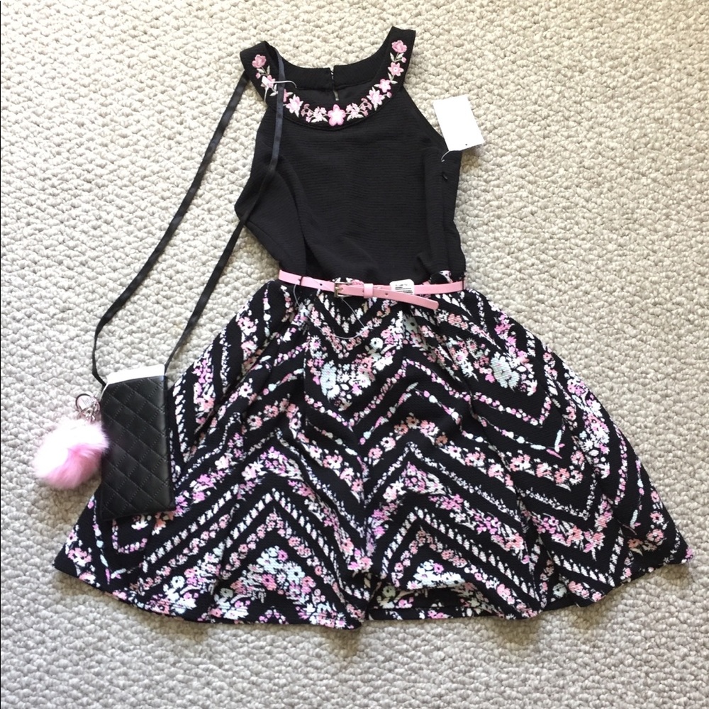 Beautiful Girls Dress Size 10 Comes with‎ Purse